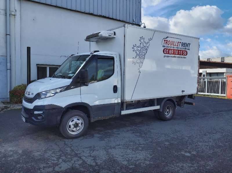 Iveco Daily Chassis Cabine 12M3 140 CV RJ HAYON CAISSE CAZAUX GROUPE THERMOKING V300 MAX 3,5 T