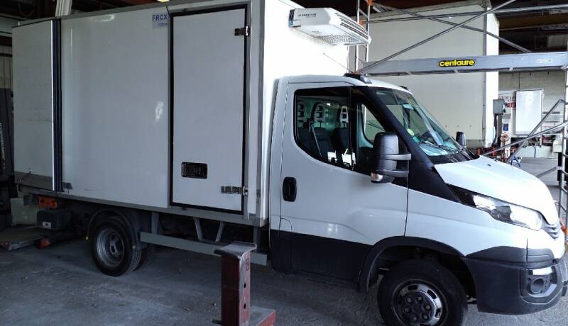 Iveco Daily Chassis Cabine 12M3 140 CV RJ HAYON CAISSE CAZAUX GROUPE THERMOKING V300 MAX 3,5 T