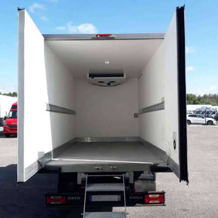 Iveco Daily Chassis Cabine OPTION HAYON - 12M3 140 CV RJ CAISSE CAZAUX GROUPE CARRIER XARIOS 350 3,5 T