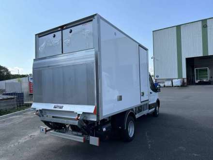 Ford Transit Chassis Cabine 12M3 130 CV ROUES JUMELEES HAYON CAISSE CAZAUX GROUPE THERMOKING MONOTEMPERATURE V300 MAX 3,5 T