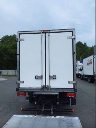 Iveco Daily Chassis Cabine 12M3 140 CV RJ HAYON CAISSE CAZAUX GROUPE THERMOKING V300 MAX 3,5 T