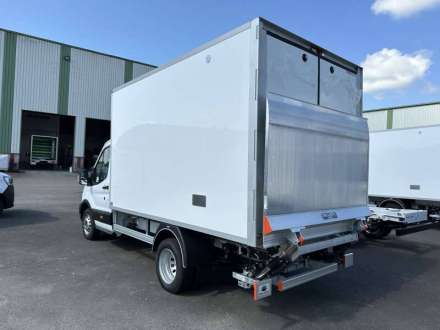 Ford Transit Chassis Cabine 12M3 130 CV ROUES JUMELEES HAYON CAISSE CAZAUX GROUPE THERMOKING MONOTEMPERATURE V300 MAX 3,5 T