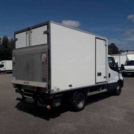 Iveco Daily Chassis Cabine 12M3 140 CV RJ HAYON CAISSE CAZAUX GROUPE THERMOKING V300 MAX 3,5 T