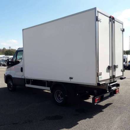 Iveco Daily Chassis Cabine OPTION HAYON - 12M3 140 CV RJ CAISSE CAZAUX GROUPE CARRIER XARIOS 350 3,5 T